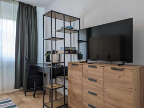 Walnut Apt. near the river, early/late checkin/out Cluj-Napoca